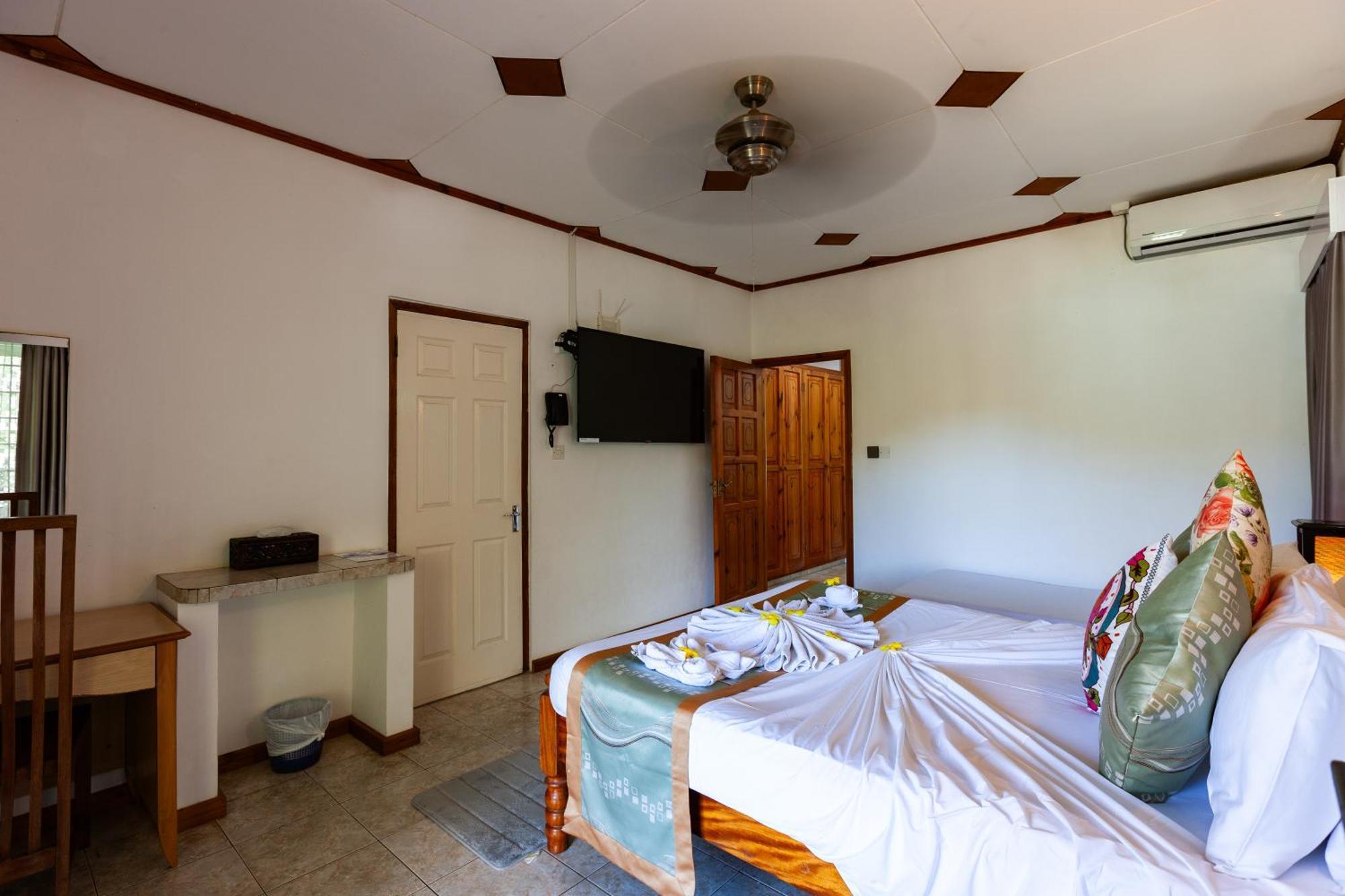 Sea View Lodge Baie Sainte Anne Luaran gambar