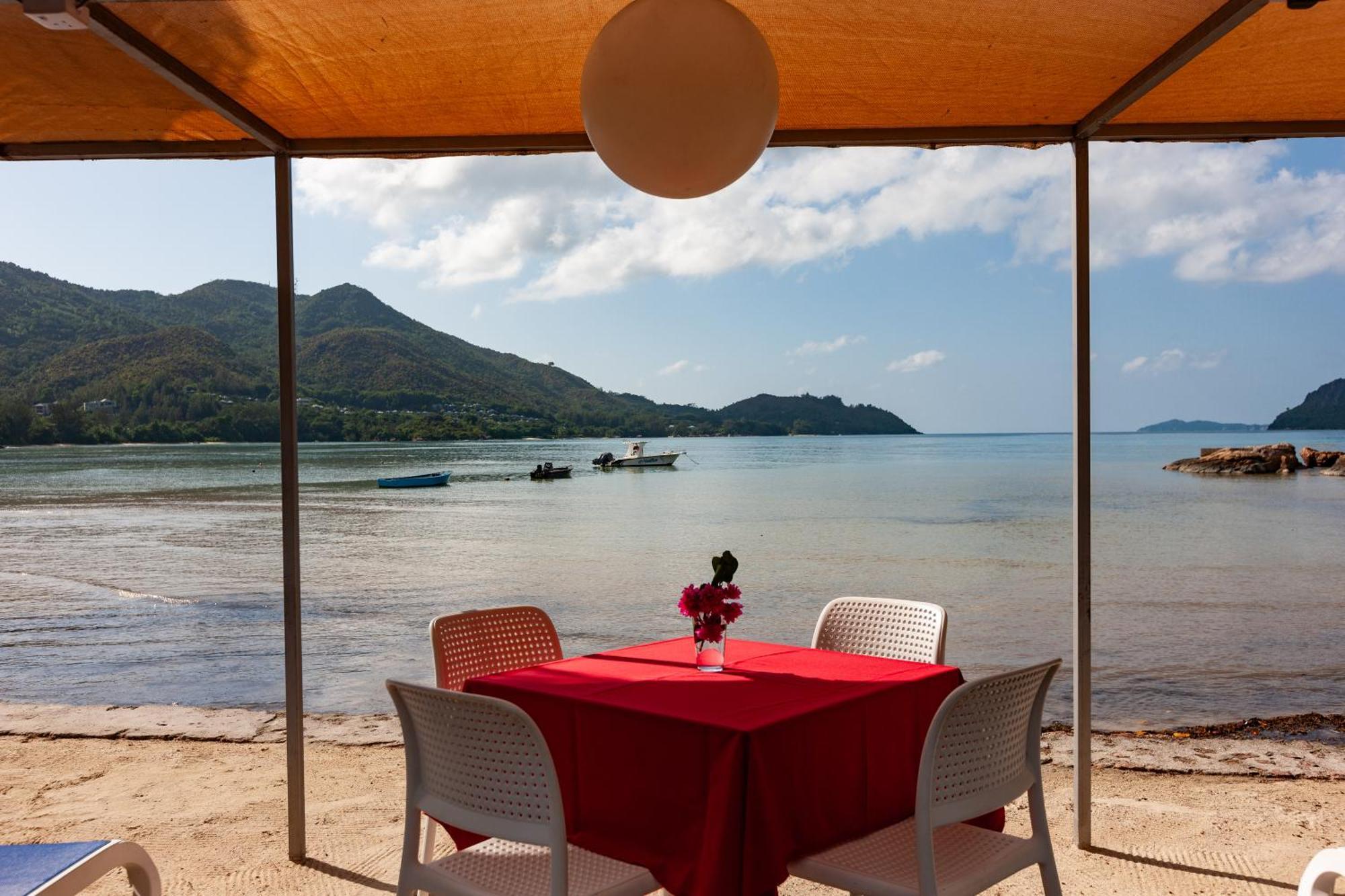 Sea View Lodge Baie Sainte Anne Luaran gambar